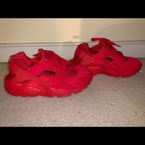 Nike Huarache- Red 7Y/ women’s 8.5